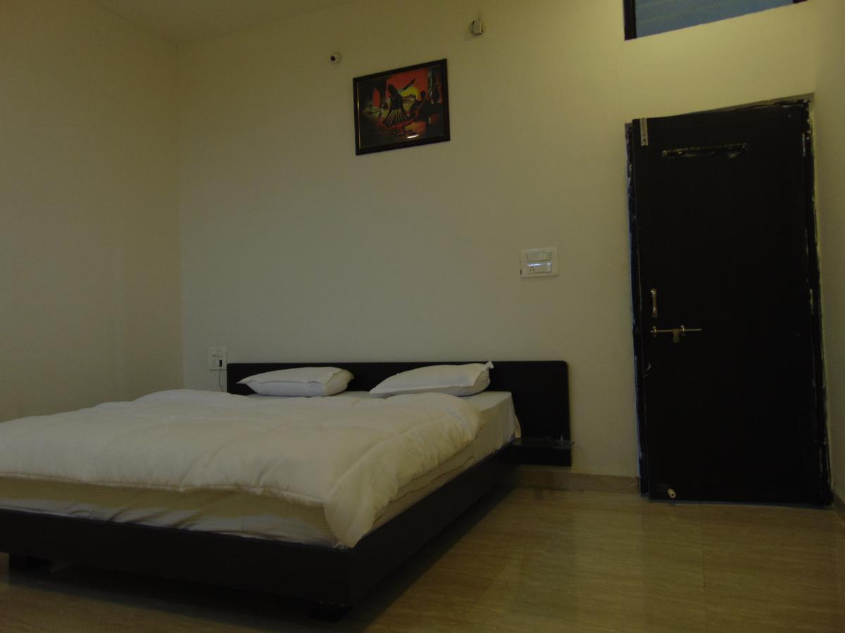Hotel Kalajanki อุจเจน ภายนอก รูปภาพ